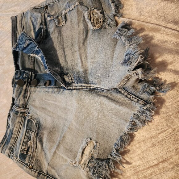 Distressed shorts - Picture 1 of 3